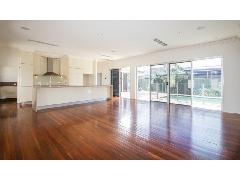 22 Joan Street, Burleigh Waters QLD 4220