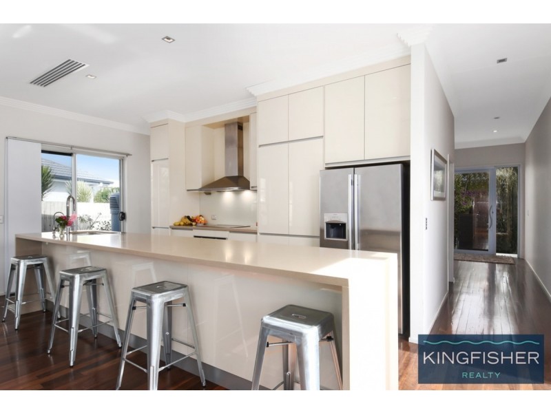 22 Joan Street, Burleigh Waters QLD 4220