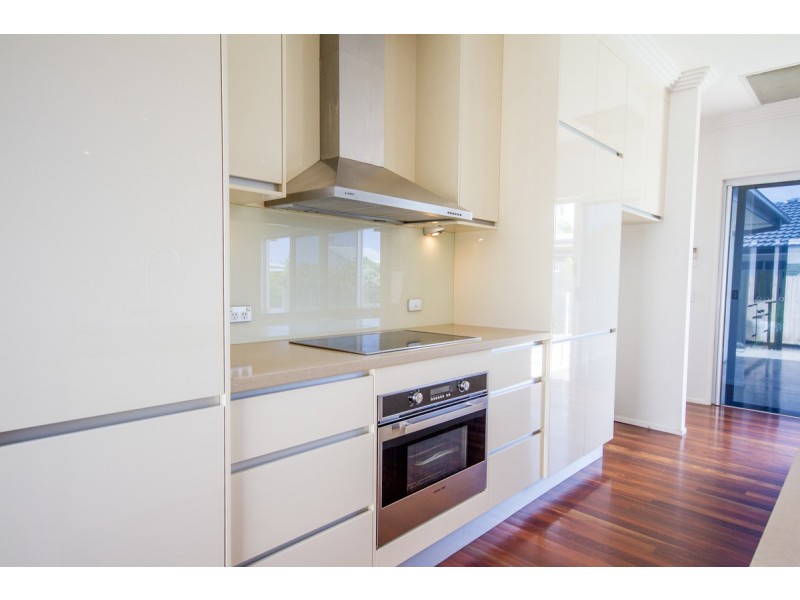 22 Joan Street, Burleigh Waters QLD 4220