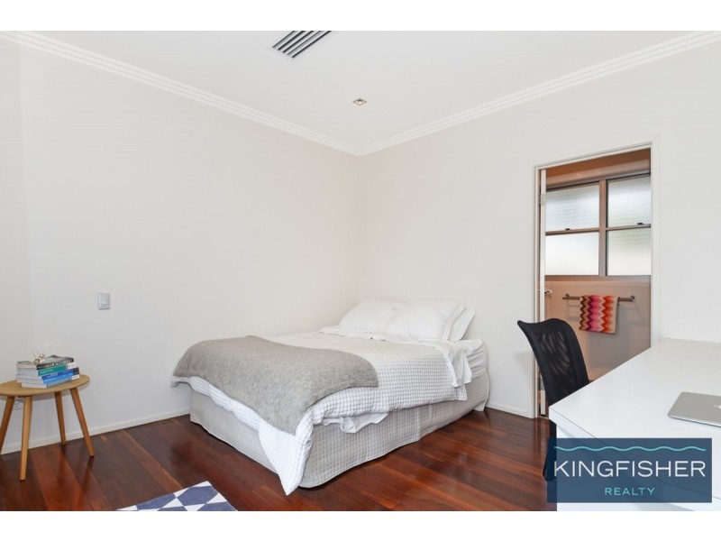 22 Joan Street, Burleigh Waters QLD 4220