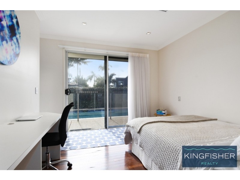 22 Joan Street, Burleigh Waters QLD 4220