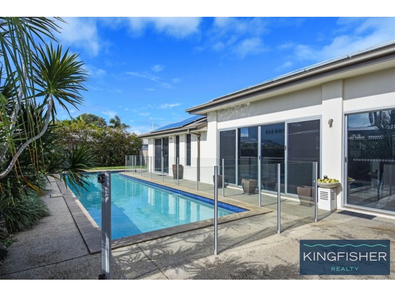 22 Joan Street, Burleigh Waters QLD 4220