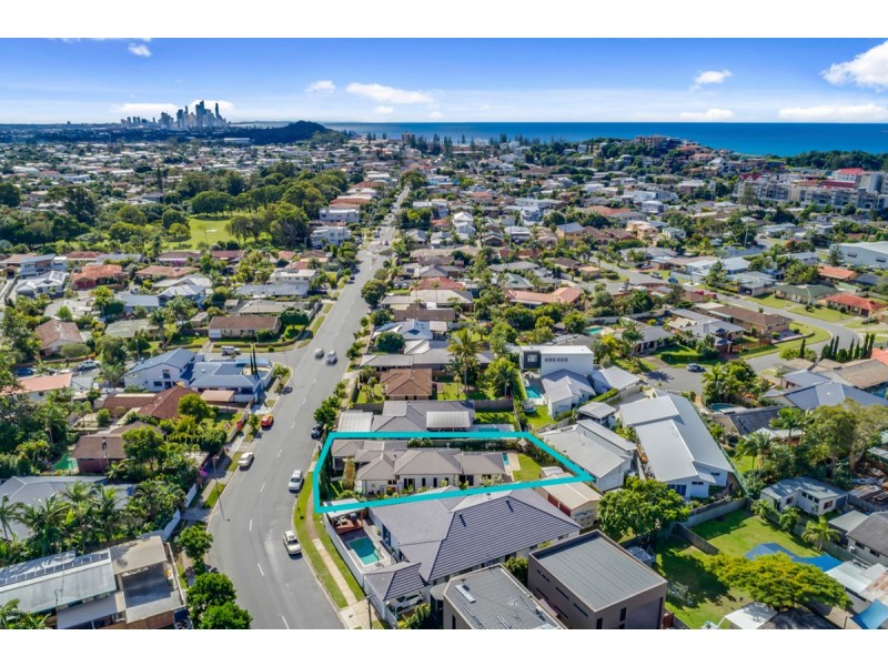 22 Joan Street, Burleigh Waters QLD 4220