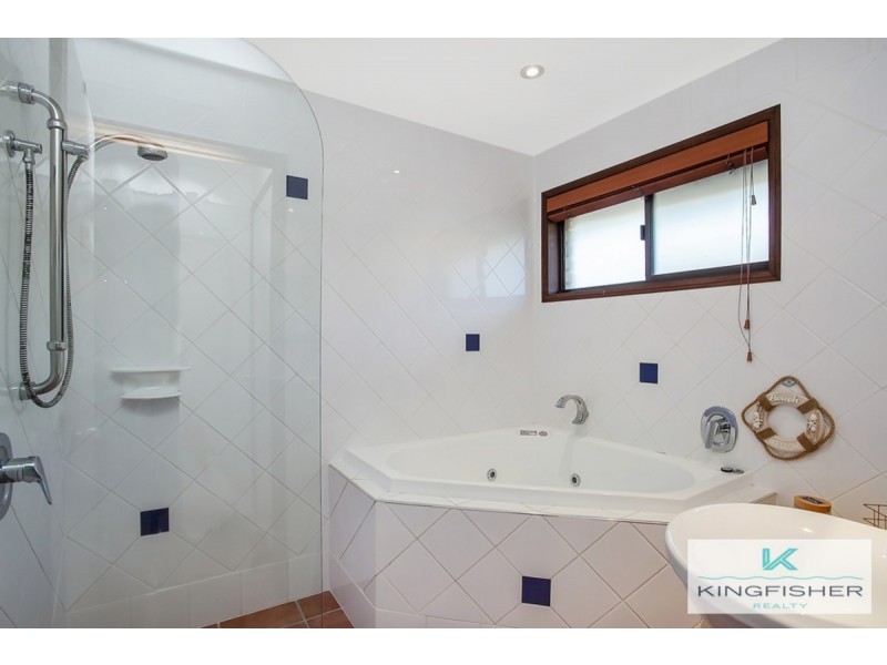 19 Oakland Court, Burleigh Waters QLD 4220