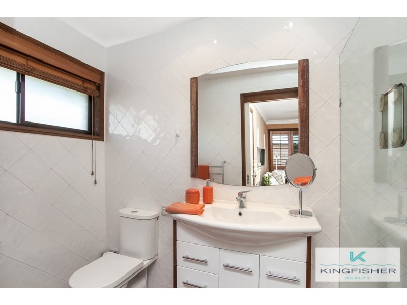 19 Oakland Court, Burleigh Waters QLD 4220