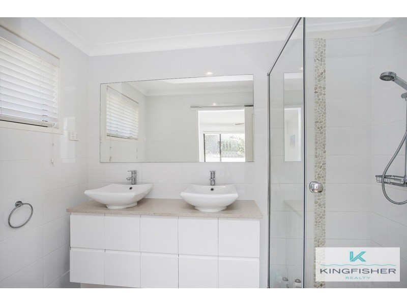 2 Wagtail Court, Burleigh Waters QLD 4220
