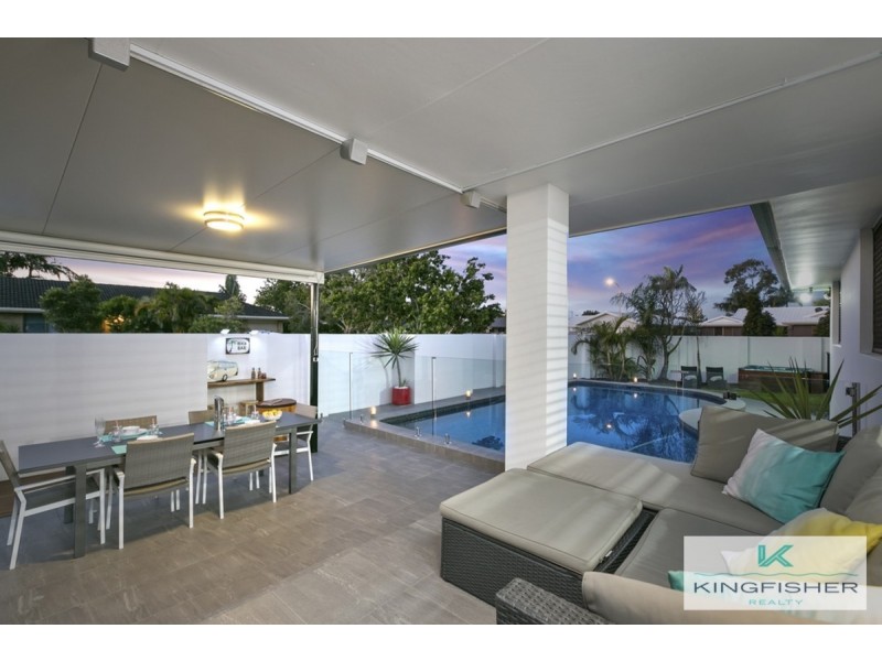2 Wagtail Court, Burleigh Waters QLD 4220