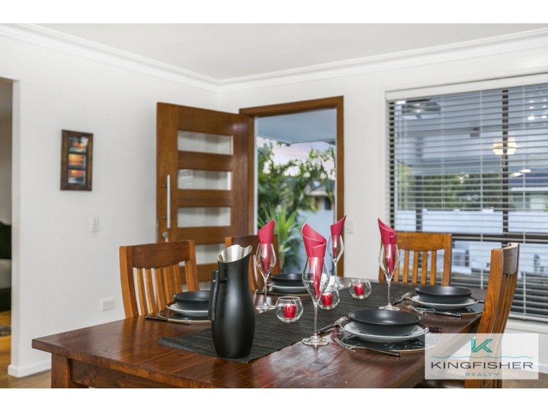 2 Wagtail Court, Burleigh Waters QLD 4220
