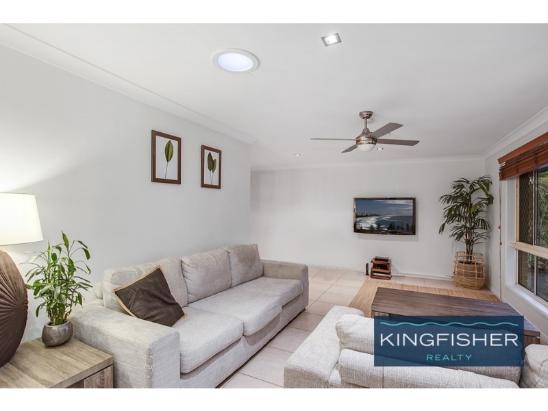 17 Beaconsfield Drive, Burleigh Waters QLD 4220