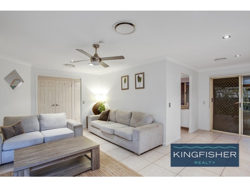 17 Beaconsfield Drive, Burleigh Waters QLD 4220