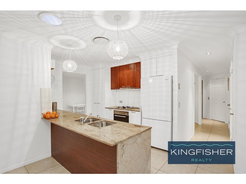 17 Beaconsfield Drive, Burleigh Waters QLD 4220