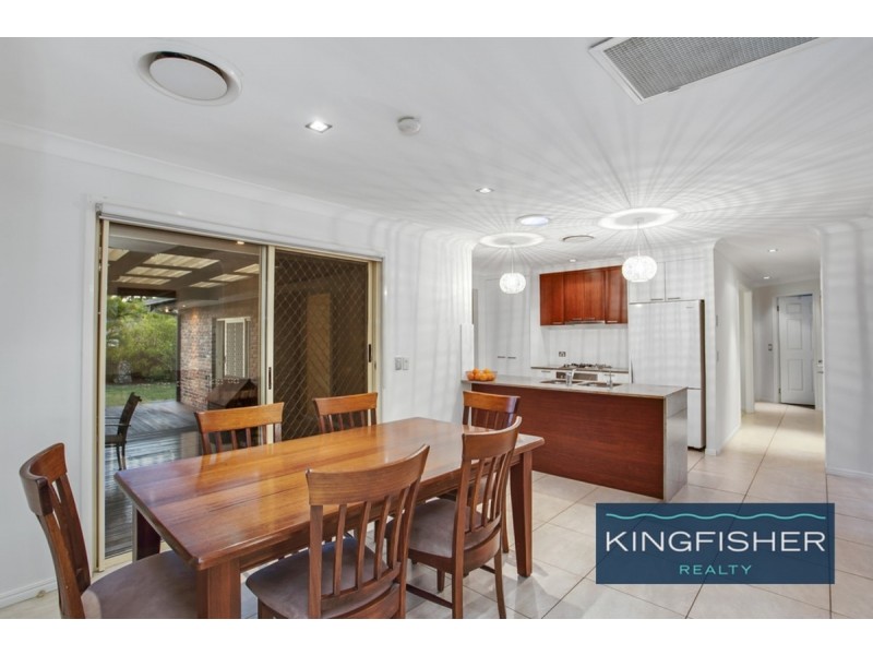 17 Beaconsfield Drive, Burleigh Waters QLD 4220
