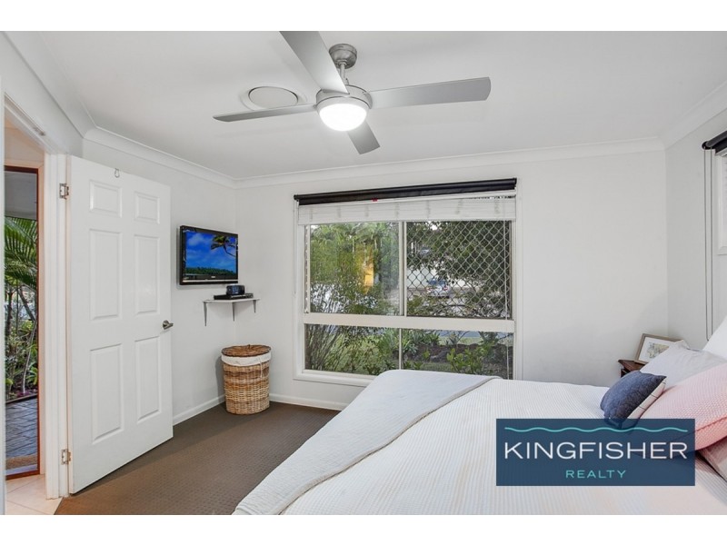 17 Beaconsfield Drive, Burleigh Waters QLD 4220