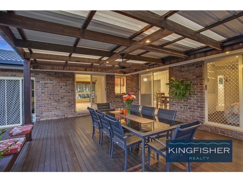 17 Beaconsfield Drive, Burleigh Waters QLD 4220