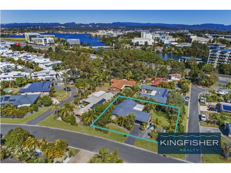 17 Beaconsfield Drive, Burleigh Waters QLD 4220