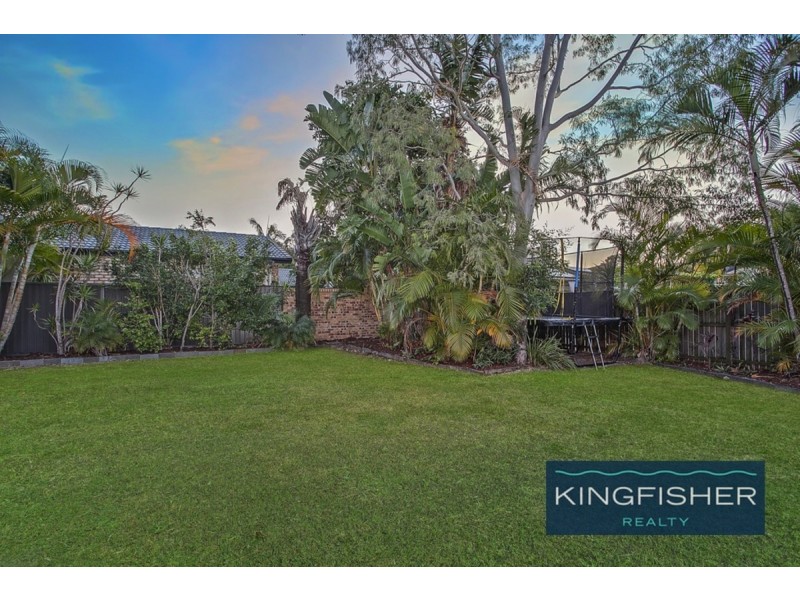 17 Beaconsfield Drive, Burleigh Waters QLD 4220