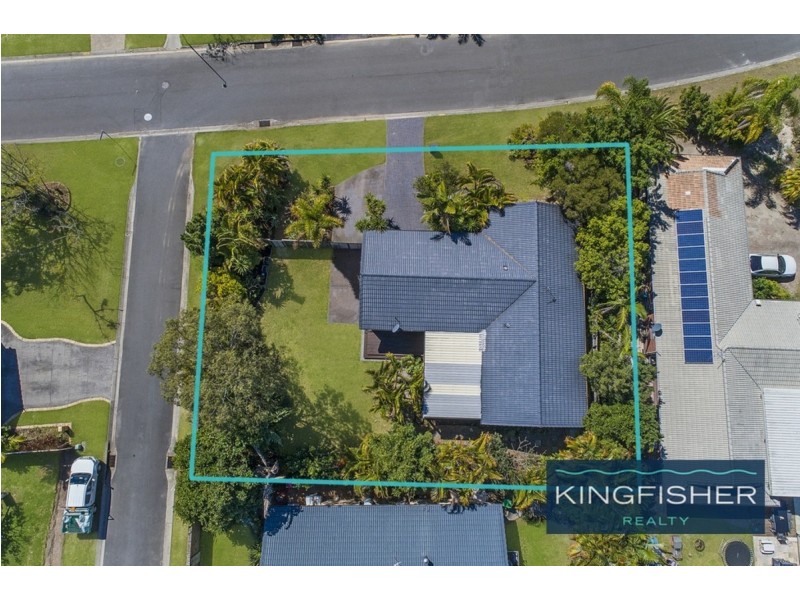 17 Beaconsfield Drive, Burleigh Waters QLD 4220