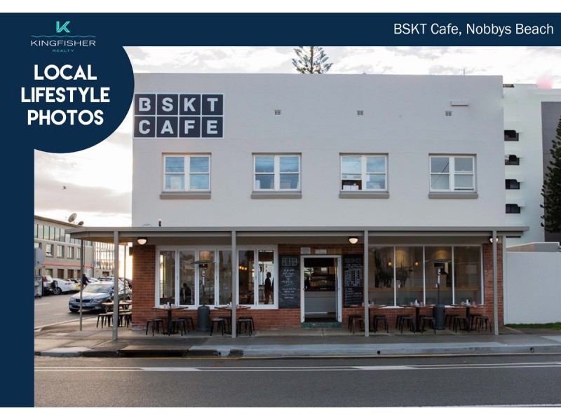 17 Beaconsfield Drive, Burleigh Waters QLD 4220