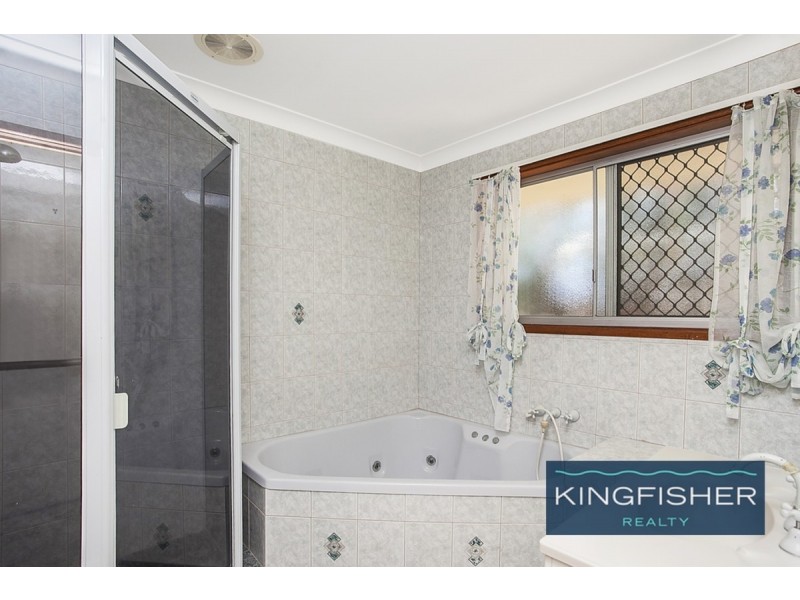 8 Avocet Avenue, Burleigh Waters QLD 4220