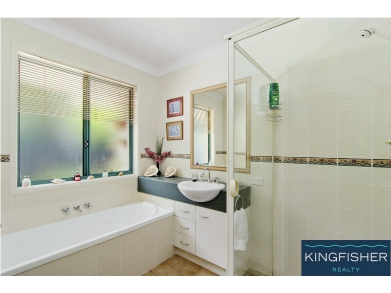 11 Casablanca Court, Burleigh Waters QLD 4220