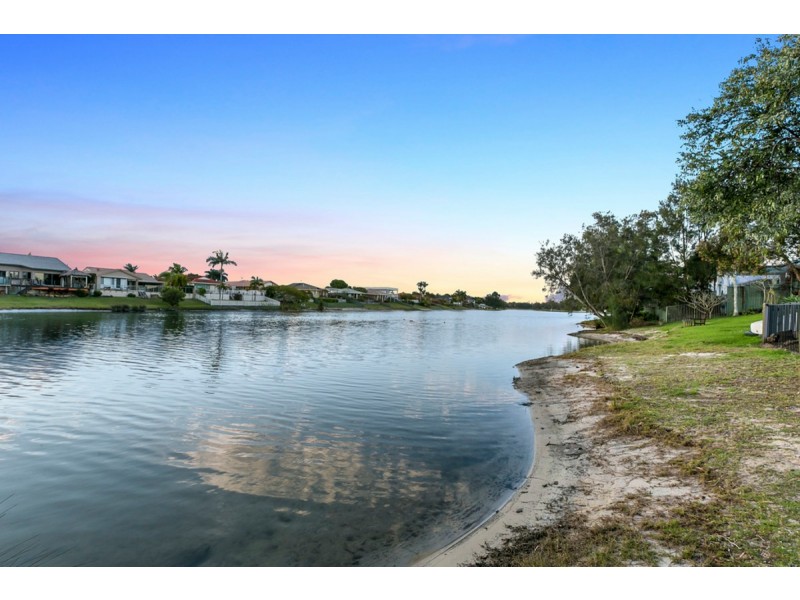 168 Acanthus Avenue, Burleigh Waters QLD 4220