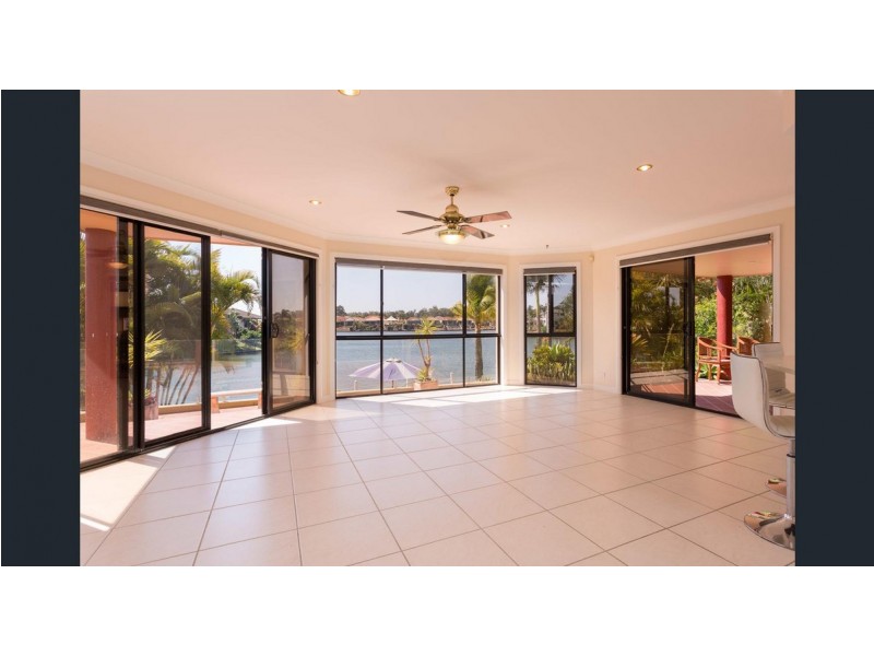 9 Crozet Court, Burleigh Waters QLD 4220