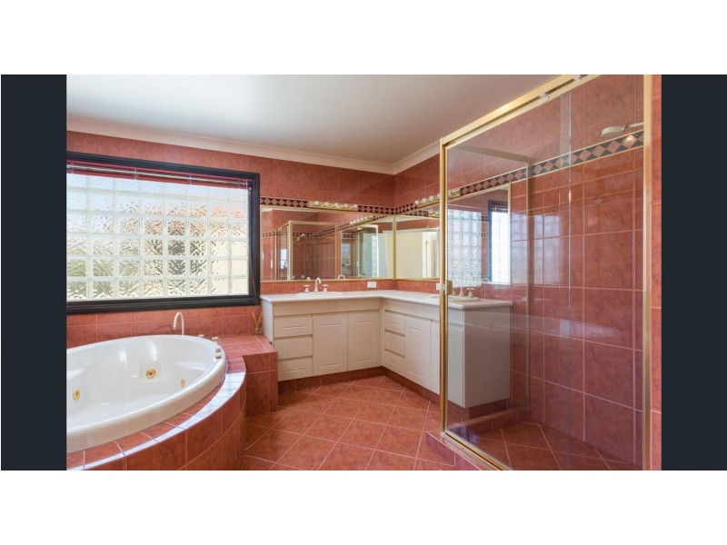 9 Crozet Court, Burleigh Waters QLD 4220