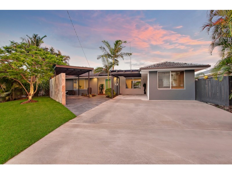 11 Curlew Crescent, Burleigh Waters QLD 4220