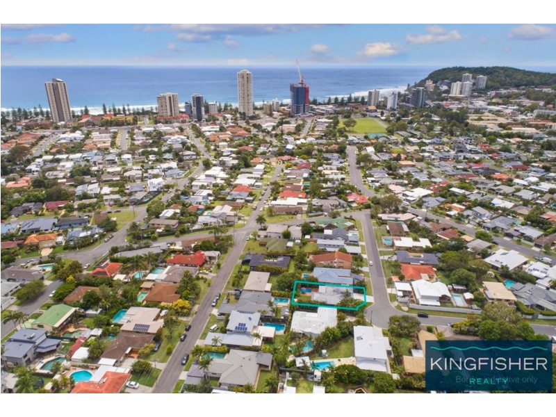 11 Curlew Crescent, Burleigh Waters QLD 4220
