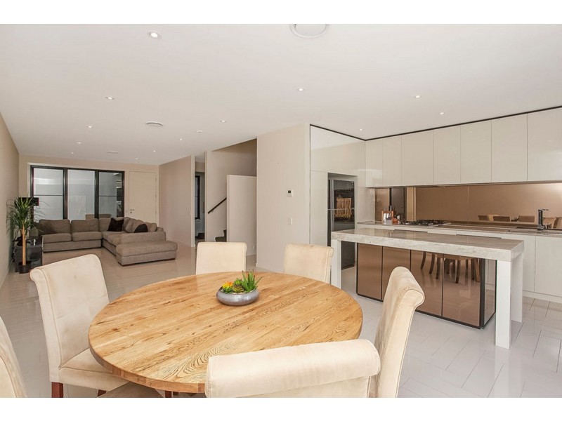 2/16 Magnoli Circuit, Palm Beach QLD 4221