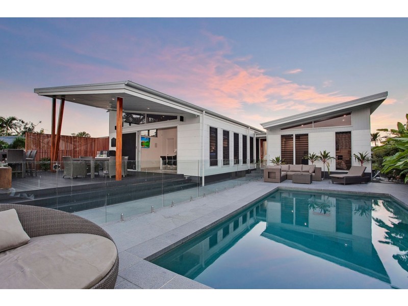 3 Nootka Court, Broadbeach Waters QLD 4218