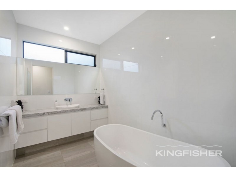 3 Nootka Court, Broadbeach Waters QLD 4218