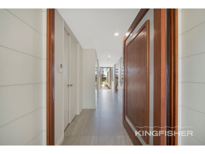 3 Nootka Court, Broadbeach Waters QLD 4218