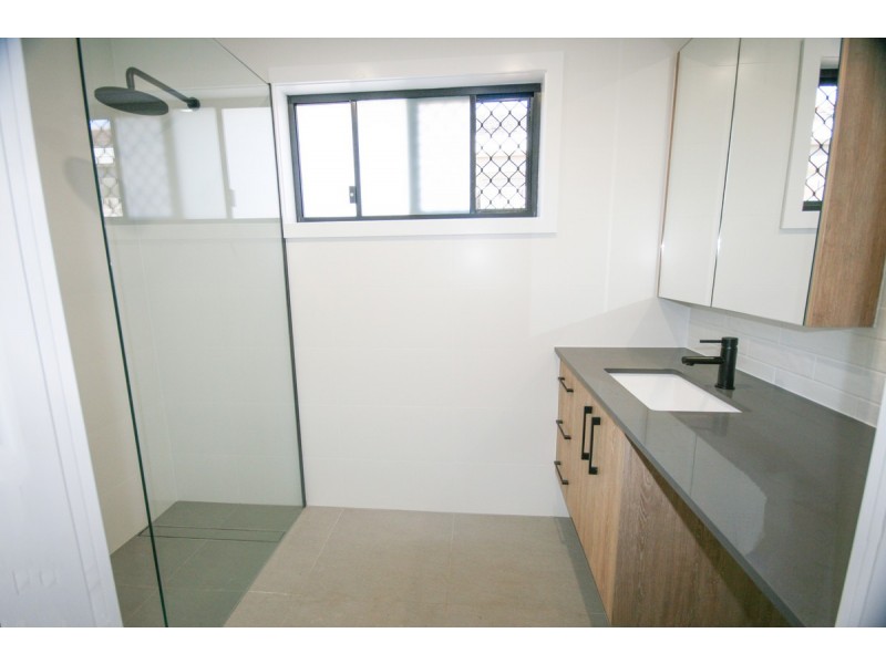 2/29 Chainey Avenue, Miami QLD 4220