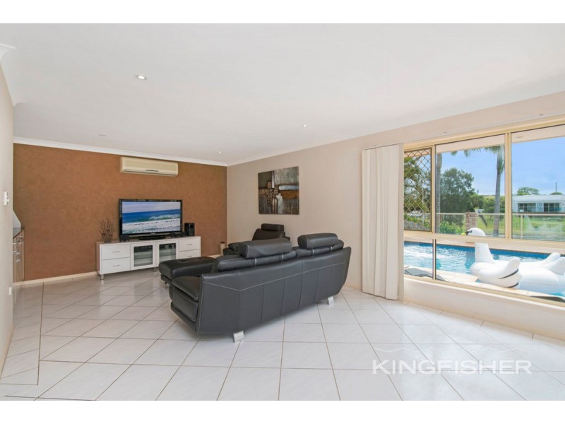 104 Dipper Drive, Burleigh Waters QLD 4220