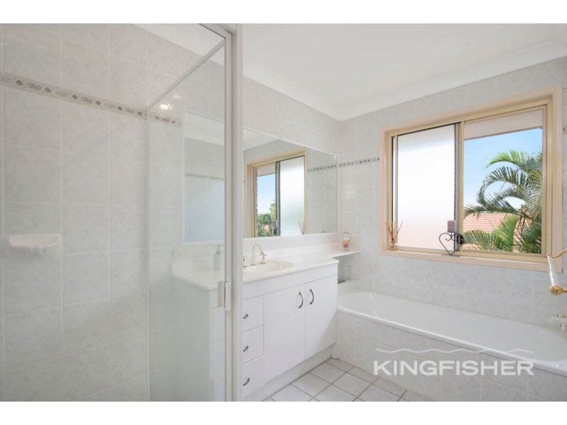 104 Dipper Drive, Burleigh Waters QLD 4220