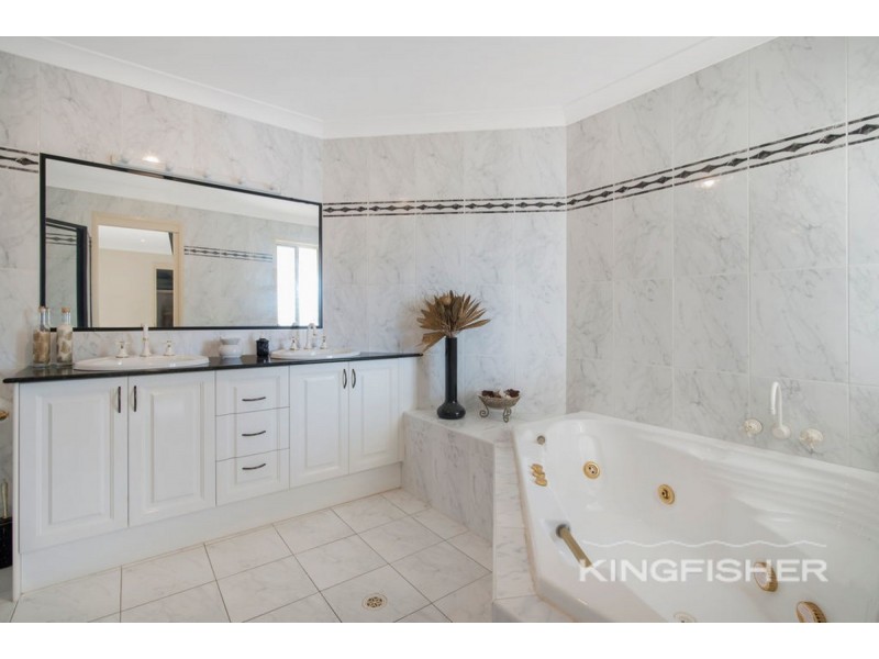 104 Dipper Drive, Burleigh Waters QLD 4220