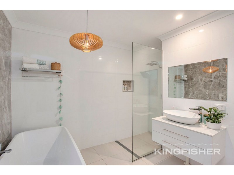 104 Burleigh Street, Burleigh Waters QLD 4220