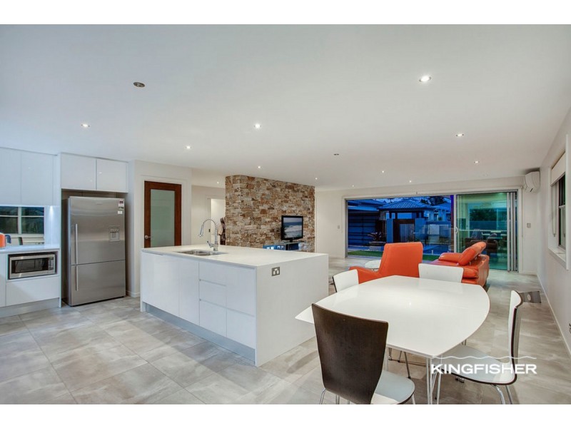 10 Kestrel Drive, Burleigh Waters QLD 4220