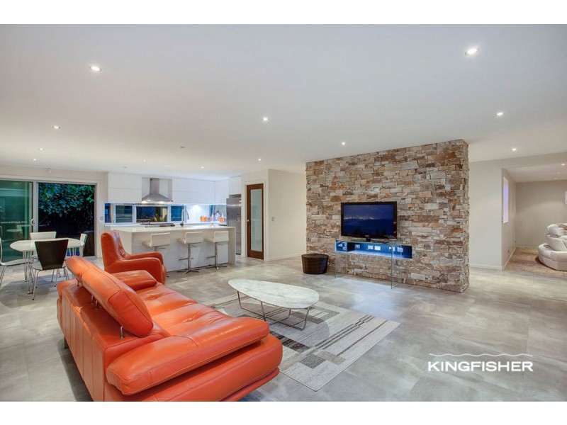 10 Kestrel Drive, Burleigh Waters QLD 4220