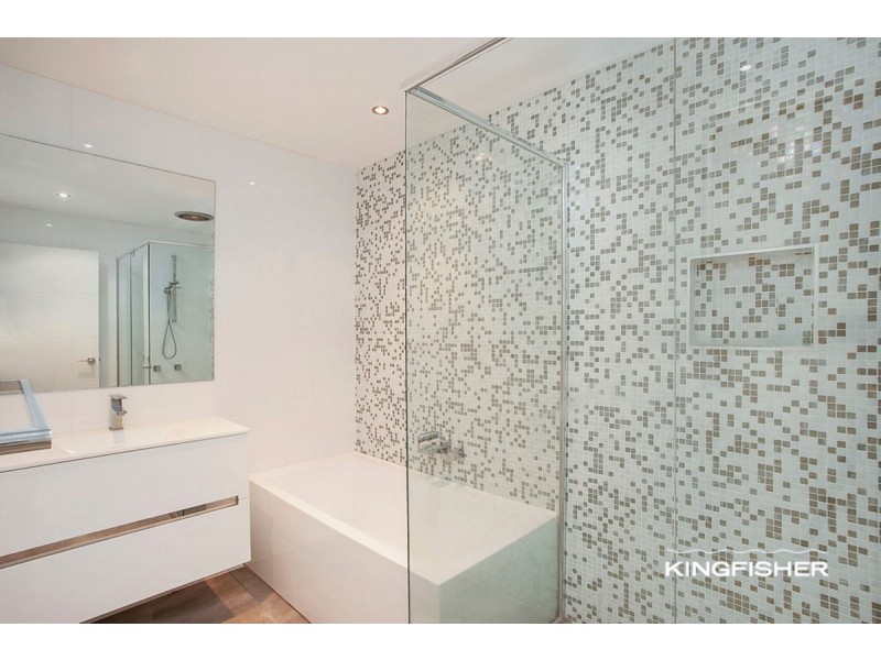 10 Kestrel Drive, Burleigh Waters QLD 4220