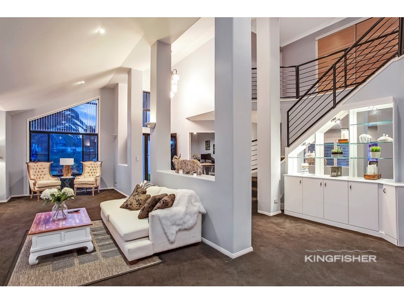 1 Palmyra Court, Burleigh Waters QLD 4220