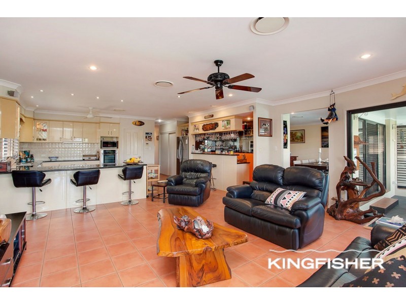 11 St Helens Court, Burleigh Waters QLD 4220