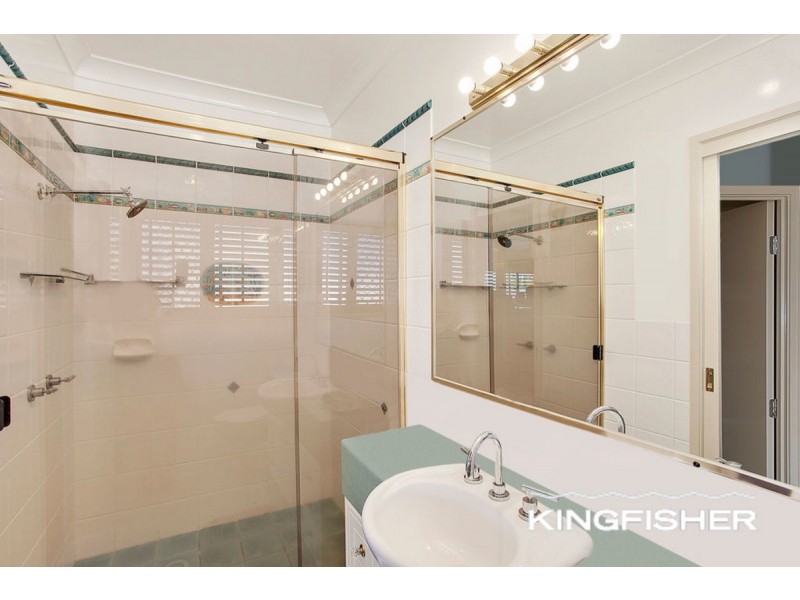 11 St Helens Court, Burleigh Waters QLD 4220