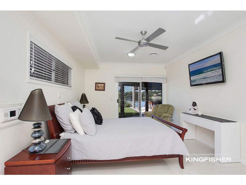 70 Auk Avenue, Burleigh Waters QLD 4220