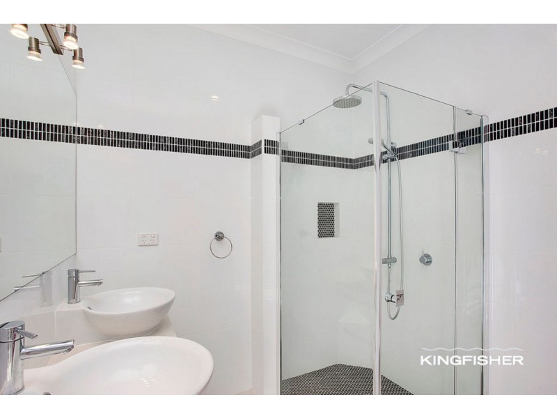 70 Auk Avenue, Burleigh Waters QLD 4220