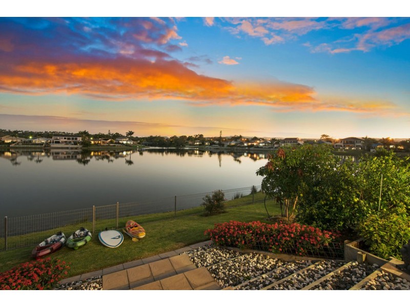 70 Auk Avenue, Burleigh Waters QLD 4220