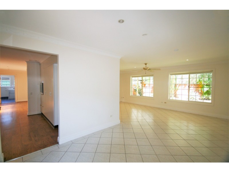 37 Lutana Avenue, Miami QLD 4220