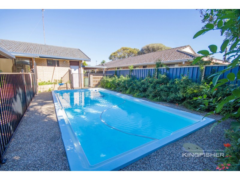 19 Sovereign Drive, Mermaid Waters QLD 4218