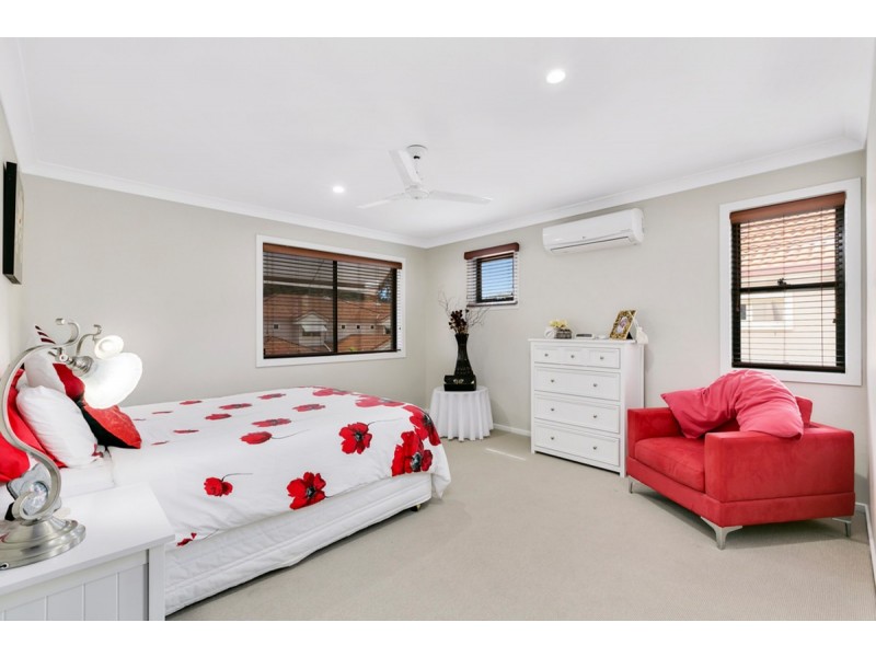 2/27 Beachcomber Court, Burleigh Waters QLD 4220